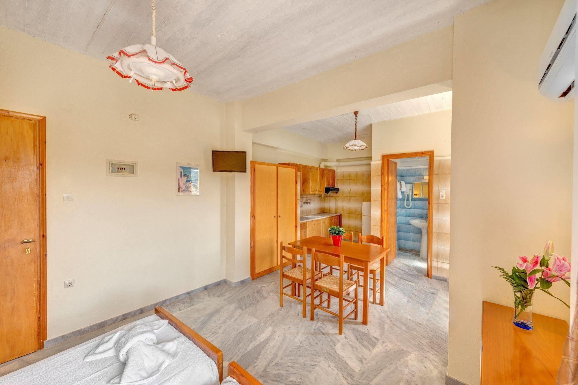 Hotel Smaragdi Apartments Vissa Extérieur photo